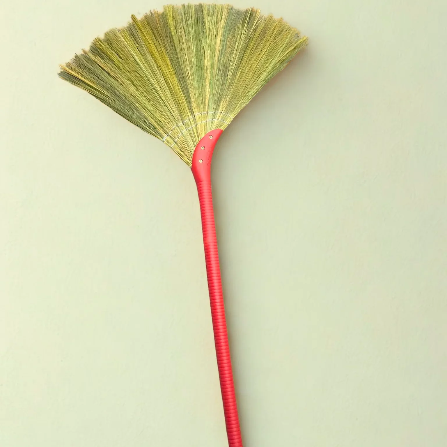 Scopa in paglia di riso con manico in legno per bambini h 70 cm Zif