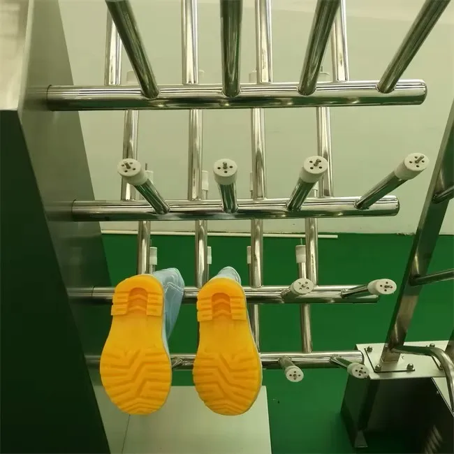 Professional boot drying system suitable for hygiene management in slaughterhouses and drying of workers' footwear