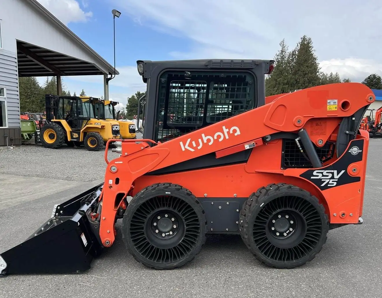 Kubota Tracked Skid Steer Loader with Strong Engine Front End Loader ...