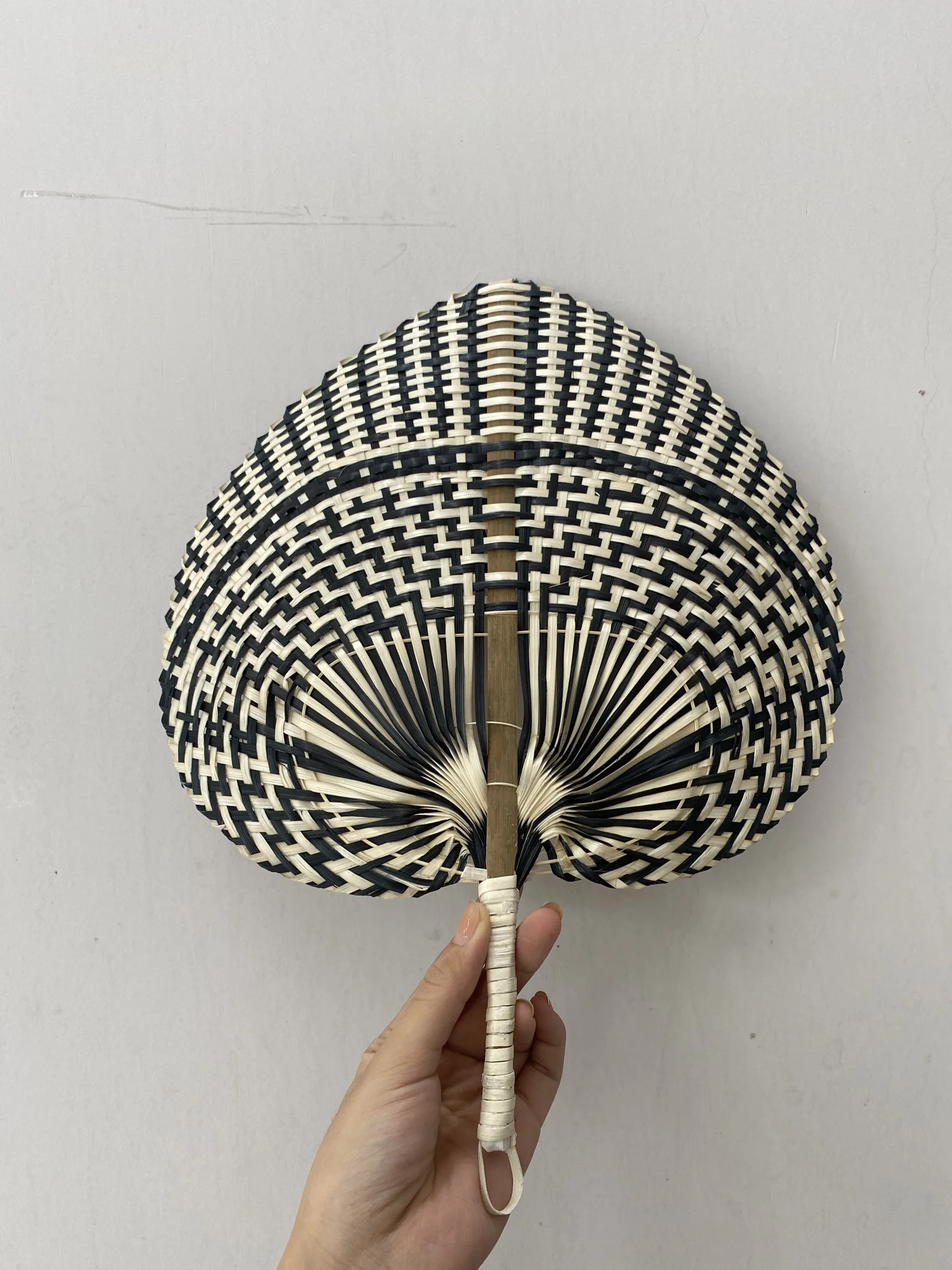 Wholesale Bamboo Hand Fan / Handmade Palm Leaf Hand Fan Decorative With