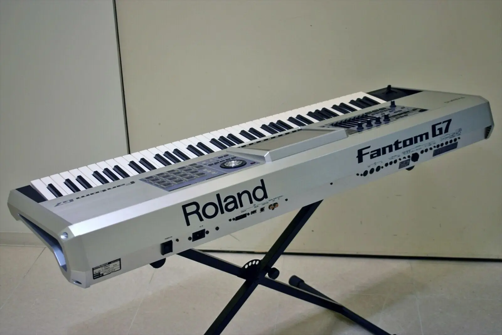 Attention Sales_new Rolands Fantom G7 76keys Synthesizer Keyboard Music