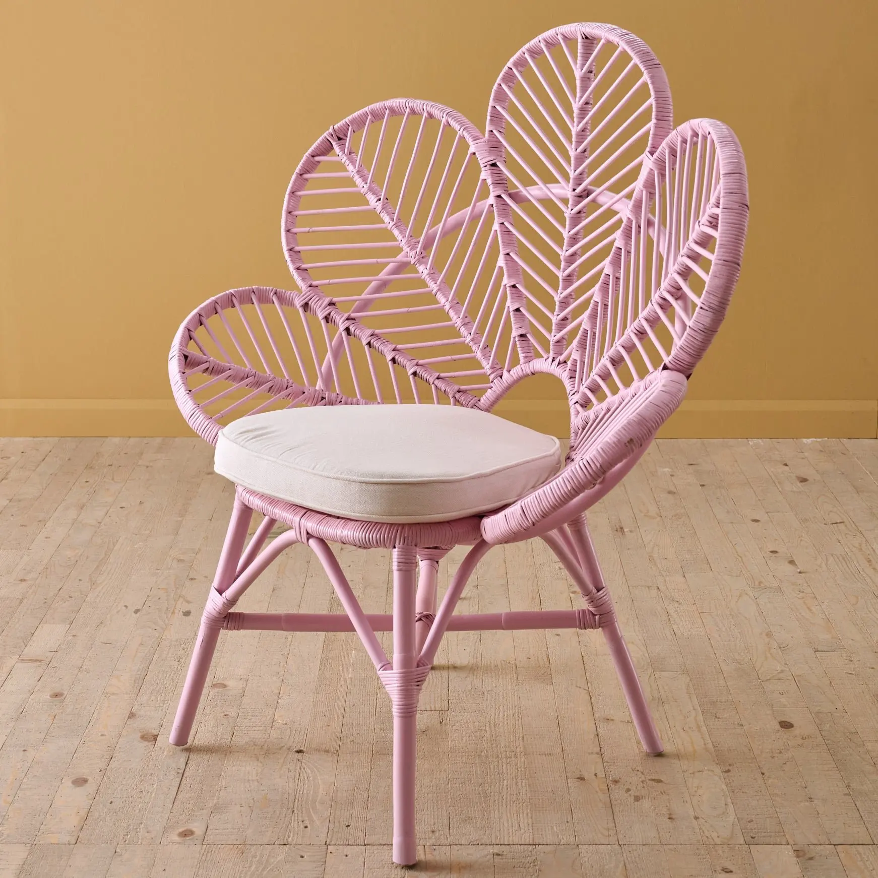 Cheap Price OEM Peacock Flower Rattan Papasan Chairs