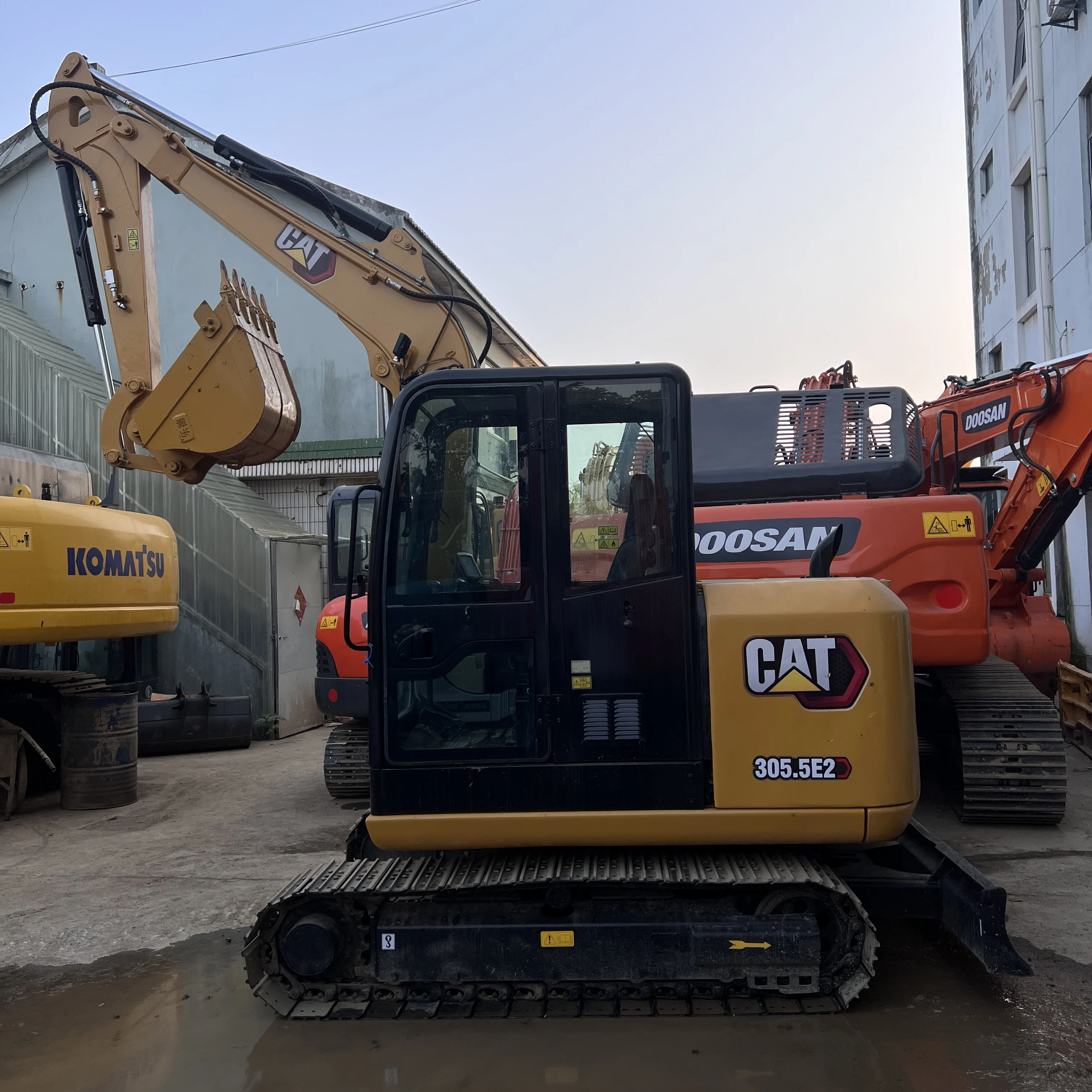 Used Caterpillar Cat 305.5e Crawler Excavator Almost New From Japan ...