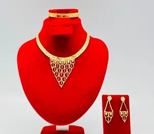 Vintage Imitation Jewelry Set 18K Copper Necklace Earrings Featuring Flower Pattern Daily Life Fashion Accessory India