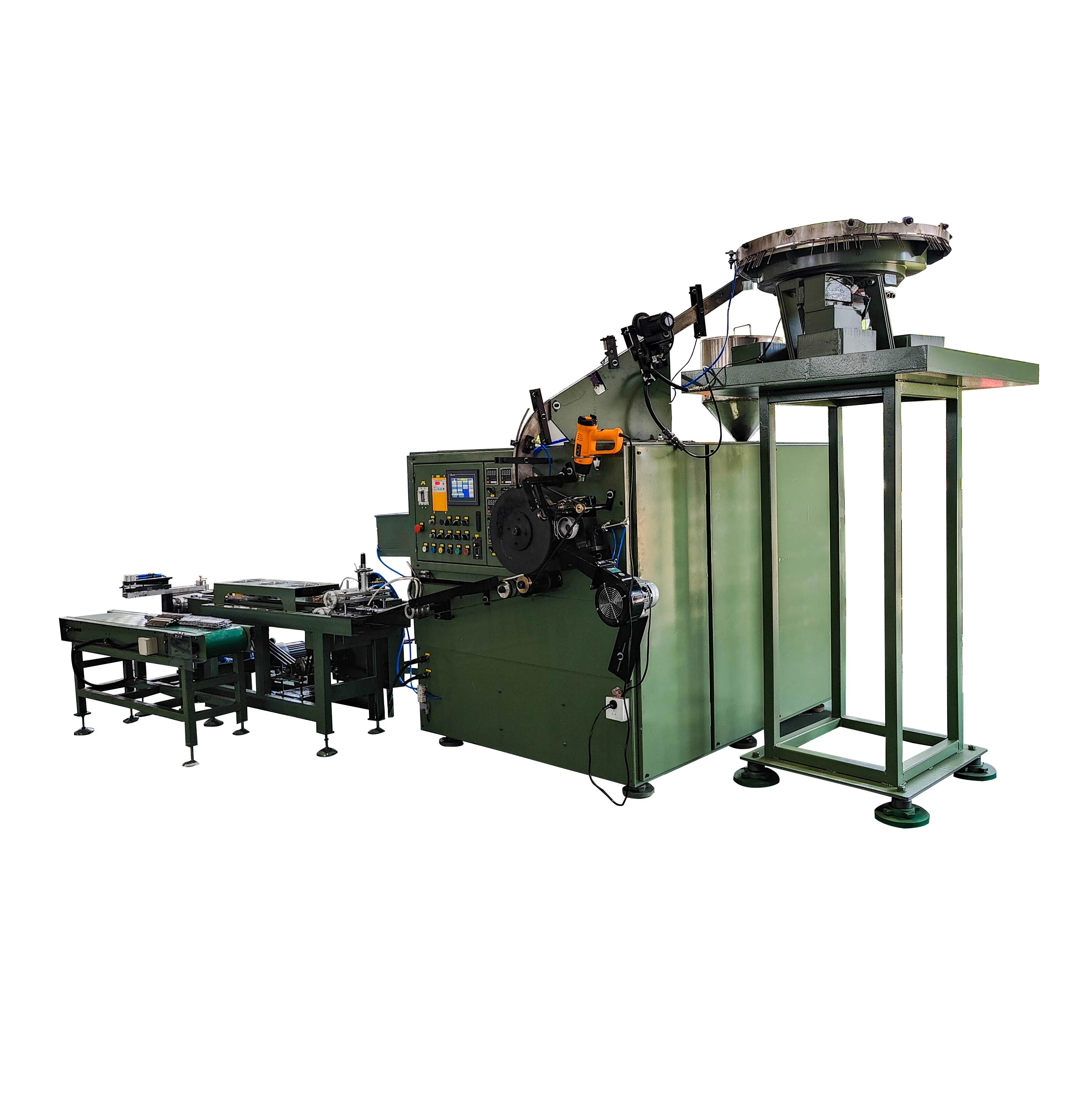 Machine à agréger les clous sur feuilles plastiques