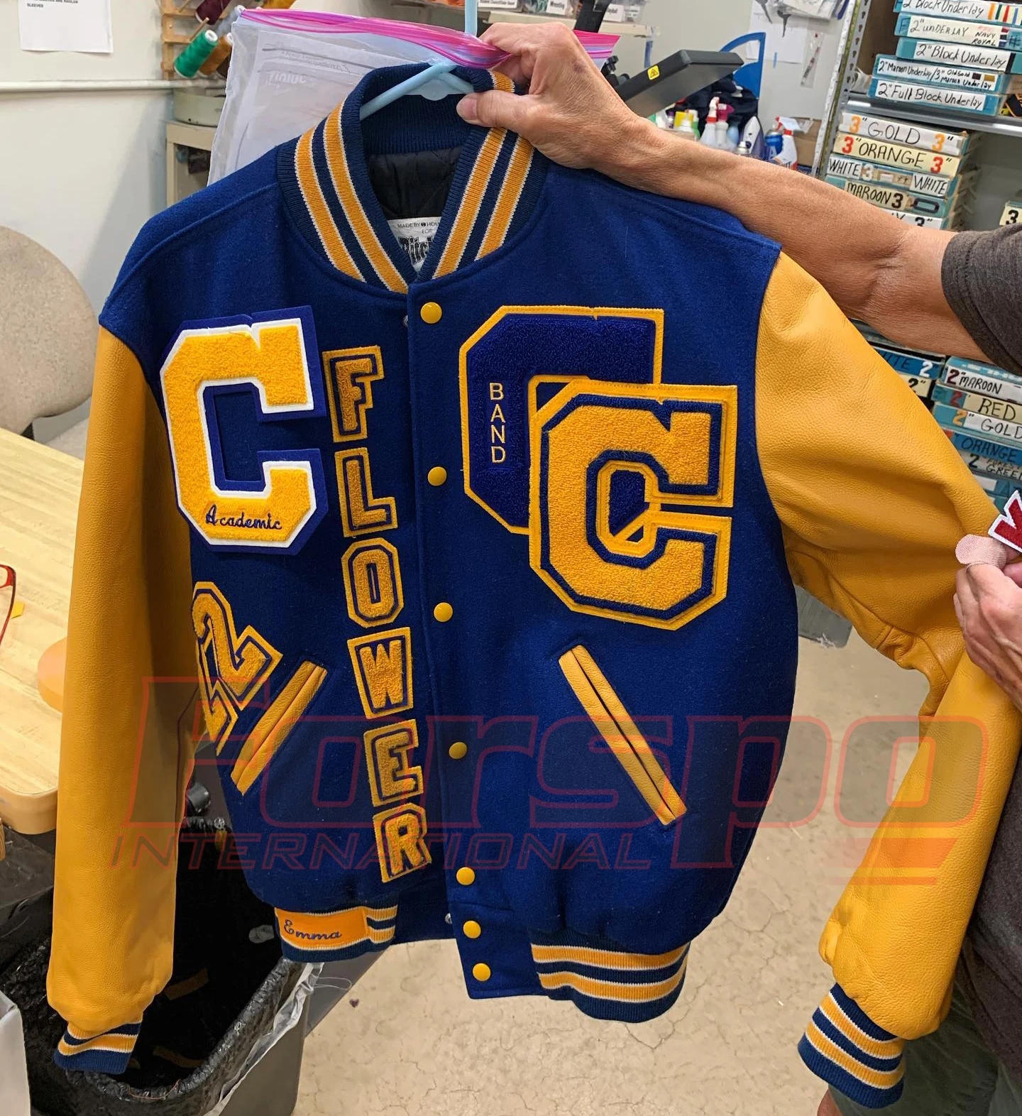 Source OEM Custom embroidered high school basketball team varsity jacket  for men on m.