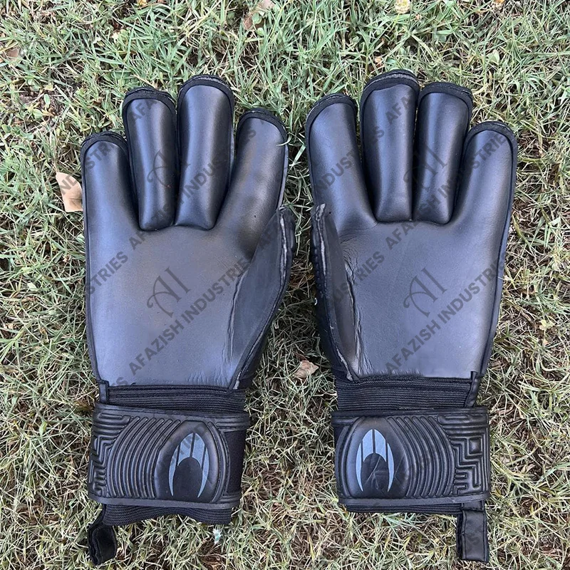 Soccer Goalkeeper Gloves Riptab Strap For Fastening Around The Wrist
