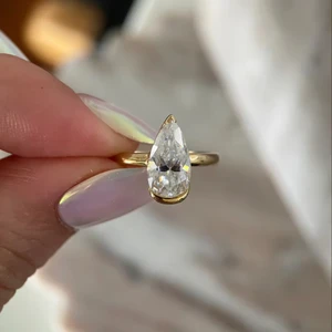 Meet Me Halfway Elongated Pear Edition Edition Certified IGI Diamond for Wedding Engagement Romantic Anniversaries Parties Gifts