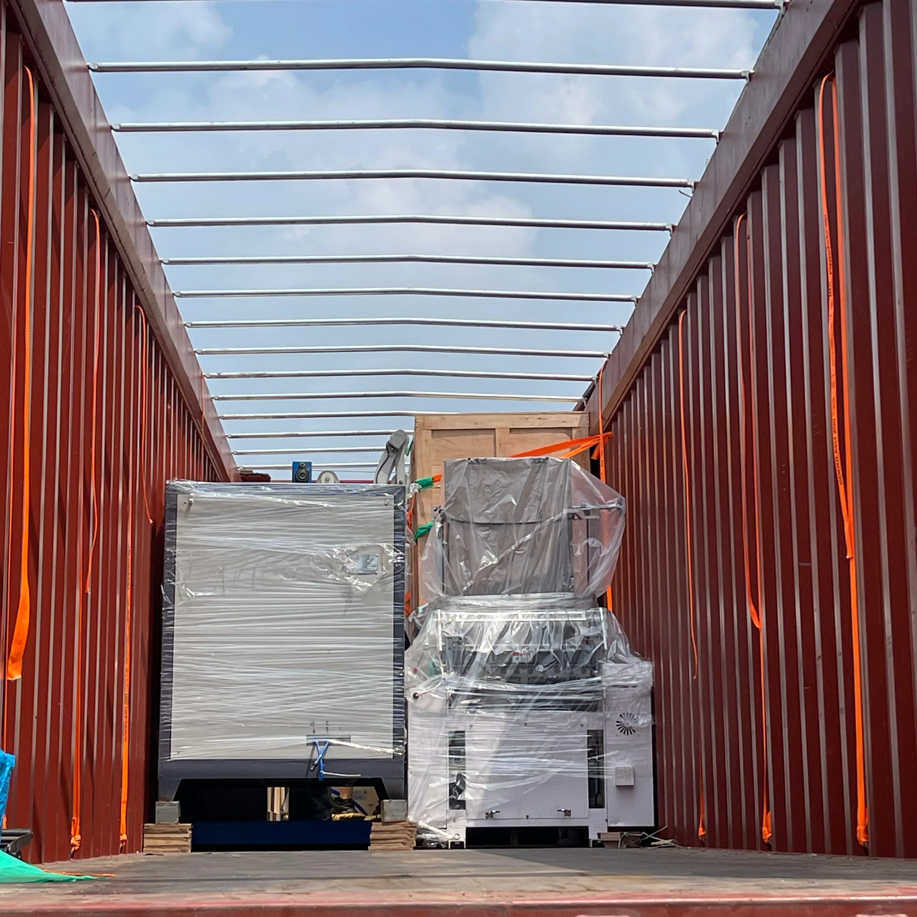 Packing machine and auxiliary equipment arranged for export