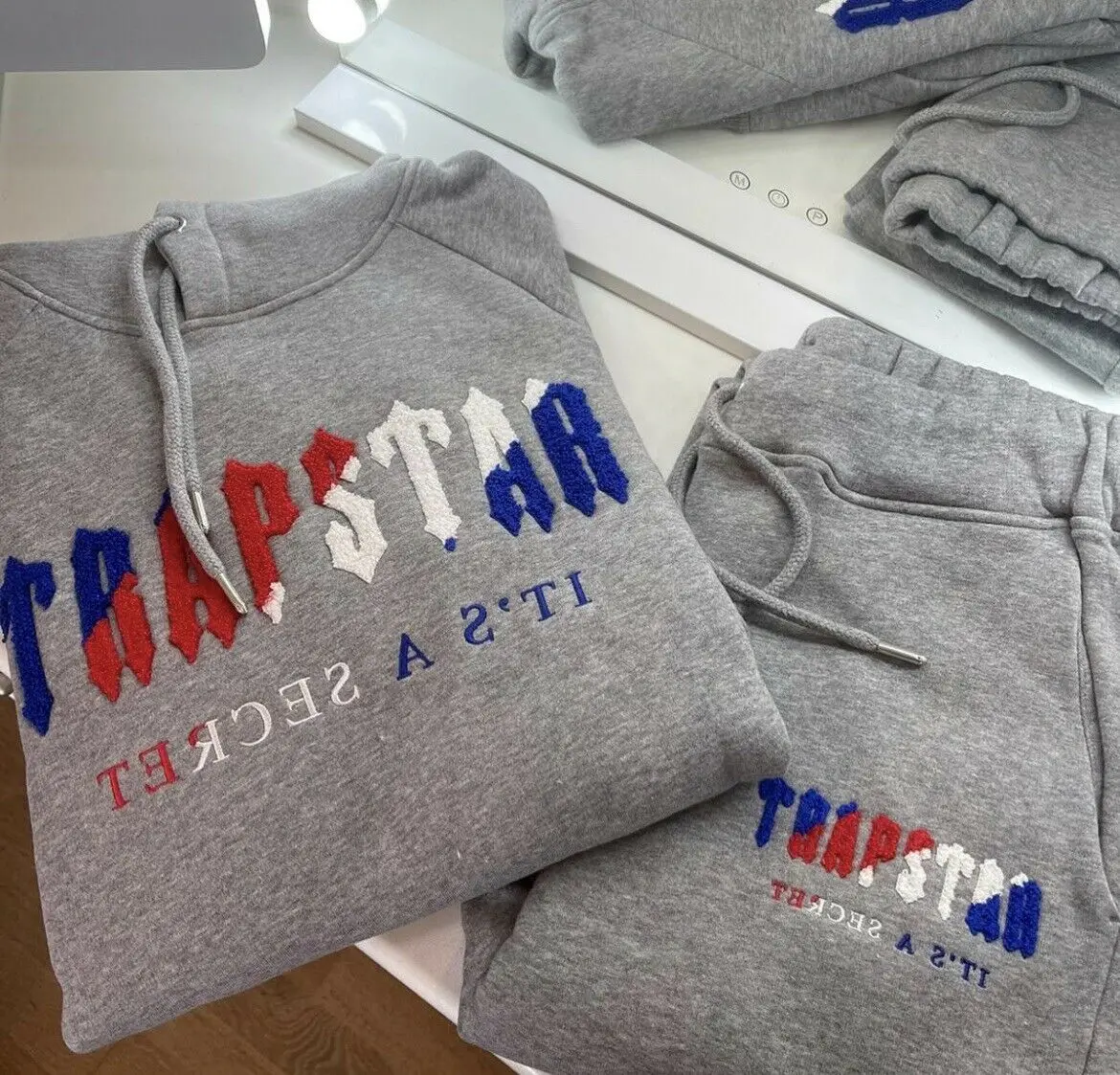 trapstar tracksuits personalizado splash color chenille bordado