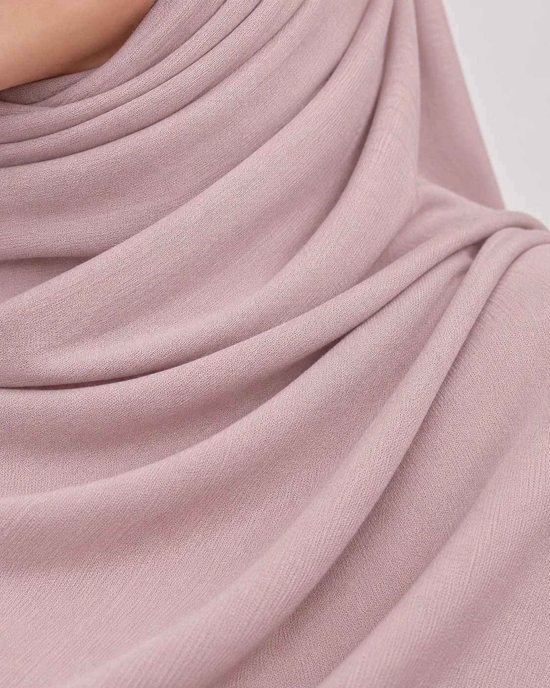 Custom bamboo jersey hijab set supplier — shoulder and drape detail in dusty rose