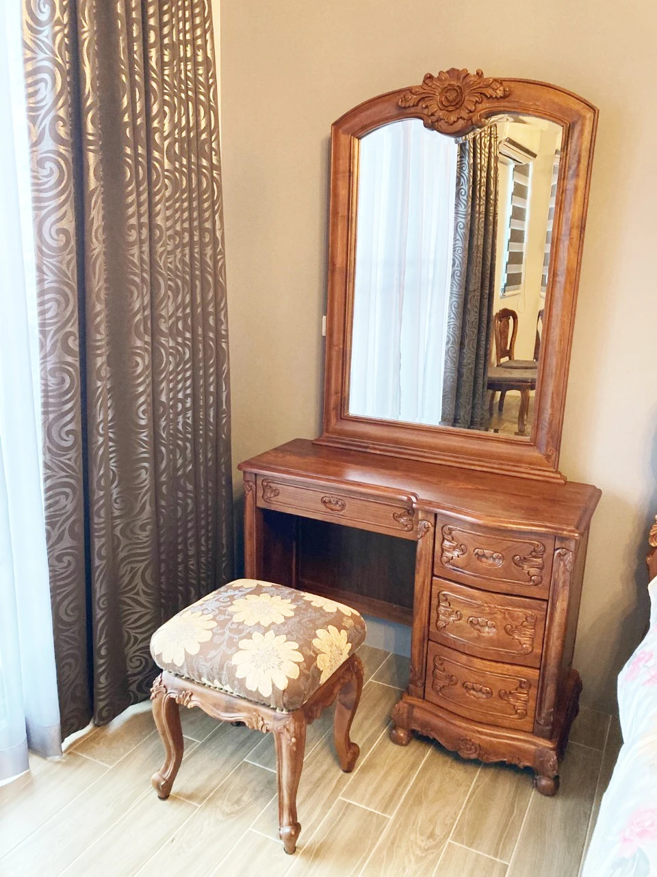 Functional and Gorgeous Handcrafted Dressing Table with Mirror and Dressing Stool with Roses Carving for Bedroom