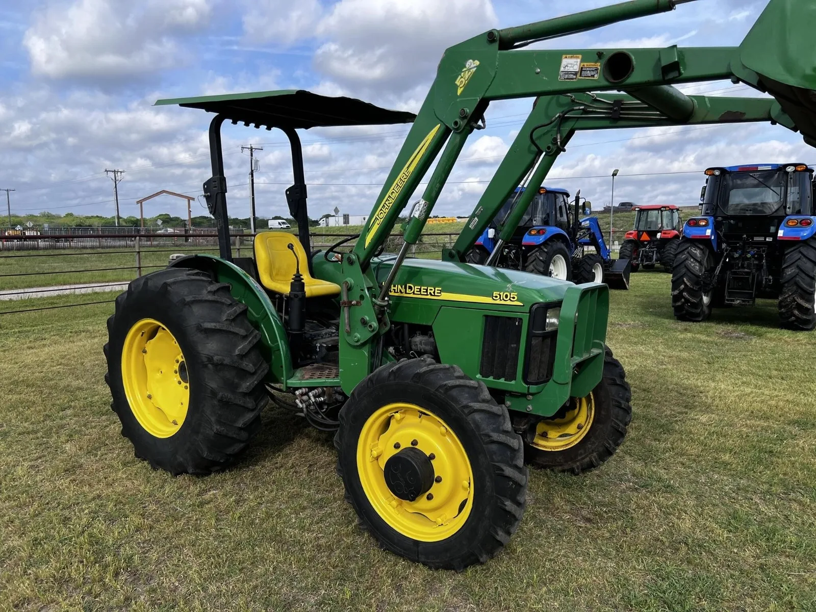 Original Farming Tractor Fairly Used John Dear 5105 Farm tractor With Front Loader John Dear 5105 4x4 Tractor in Stock Now