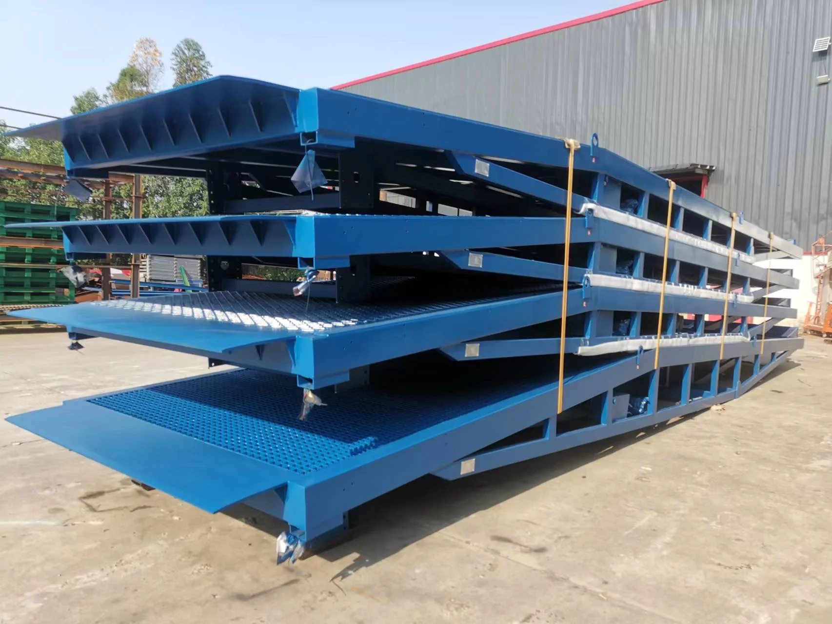 Vietnam Supply Hydraulic Dock Ramp For Forklift For Konjo-re Anti-slip ...