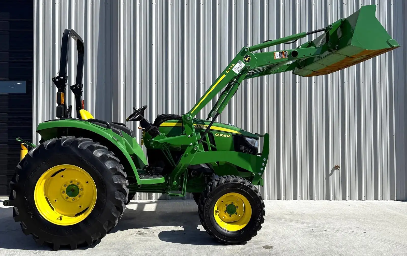 High Quality John Deeree 4066M Tractor with Engine Germany Origin for Agricultural Use