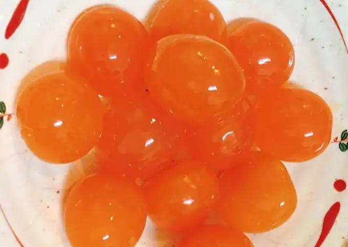 заморозка сырого яйца. заморозить яйца в морозилке. как заморозить желтки. яйца морозить. замороженные яйца.