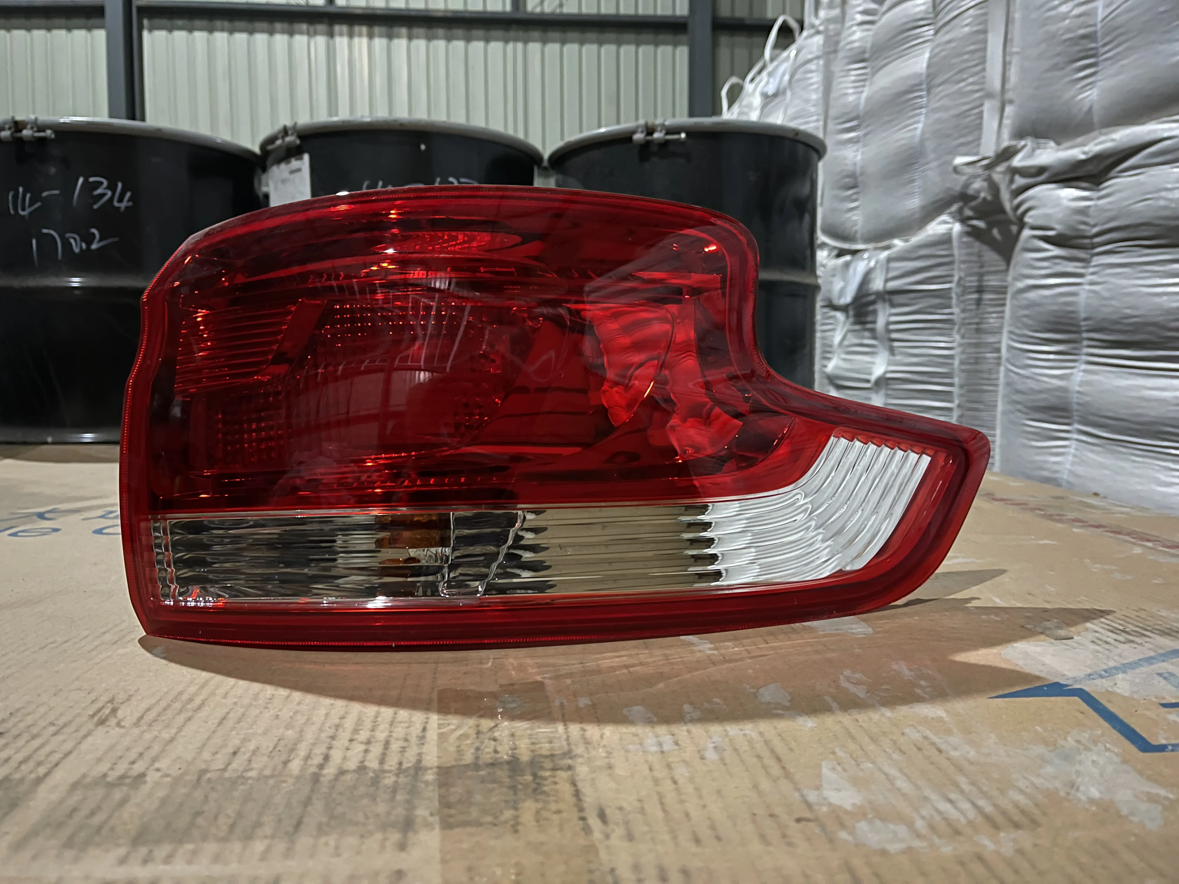 #C00017469 Low Energy Consumption Original Offical Genuine Auto Body Parts MAXUS Car Tail Lamp/Tail Light supplier