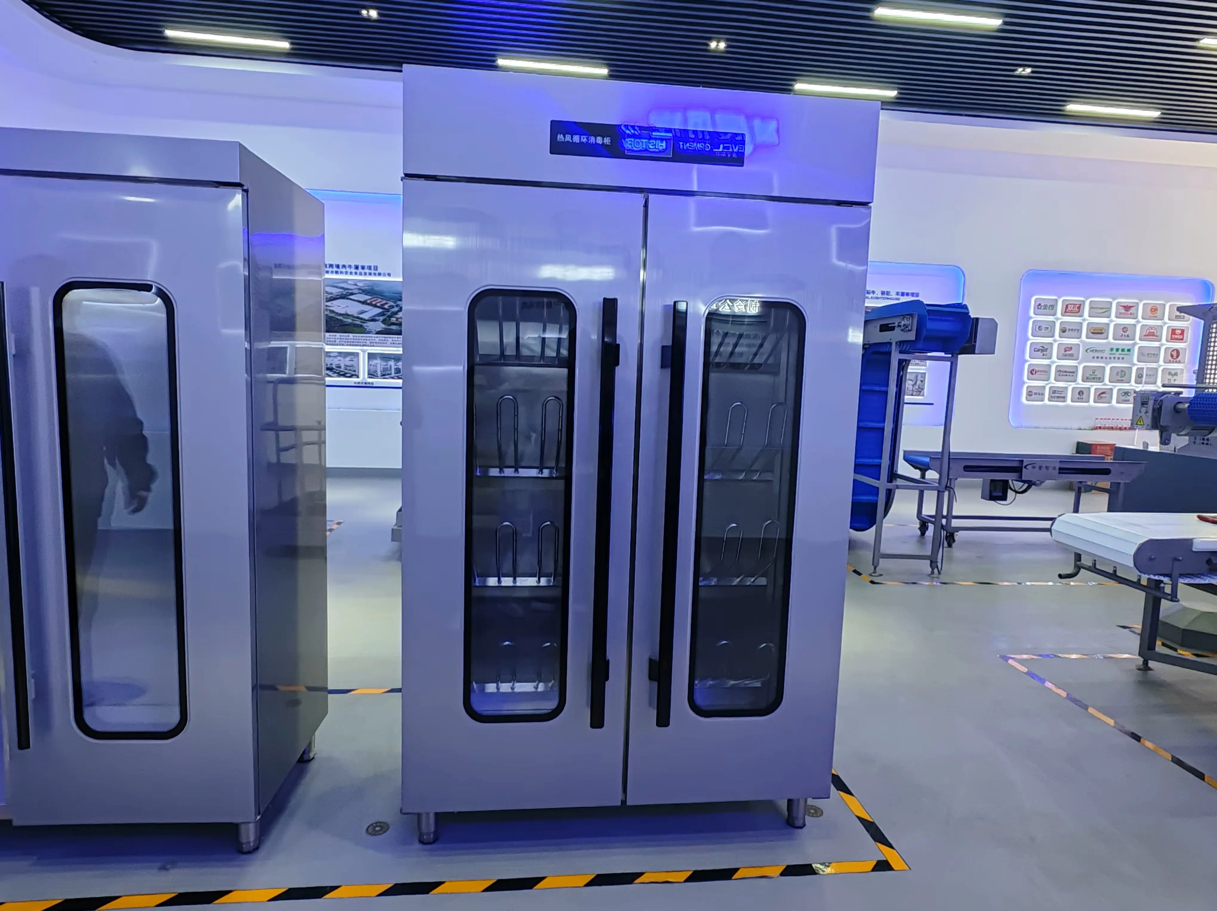 Factory customized 304 stainless steel employee lockers metal storage wardrobes