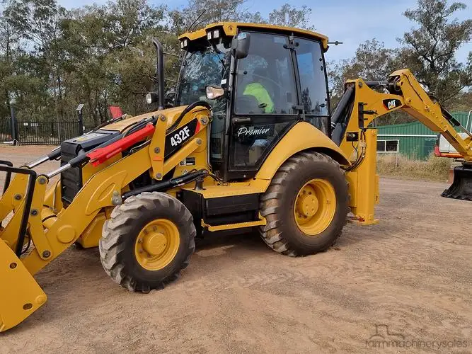 CAT 432F Backhoe Loader Available For Sale / 105HP CAT Backhoe Loader With Attachments