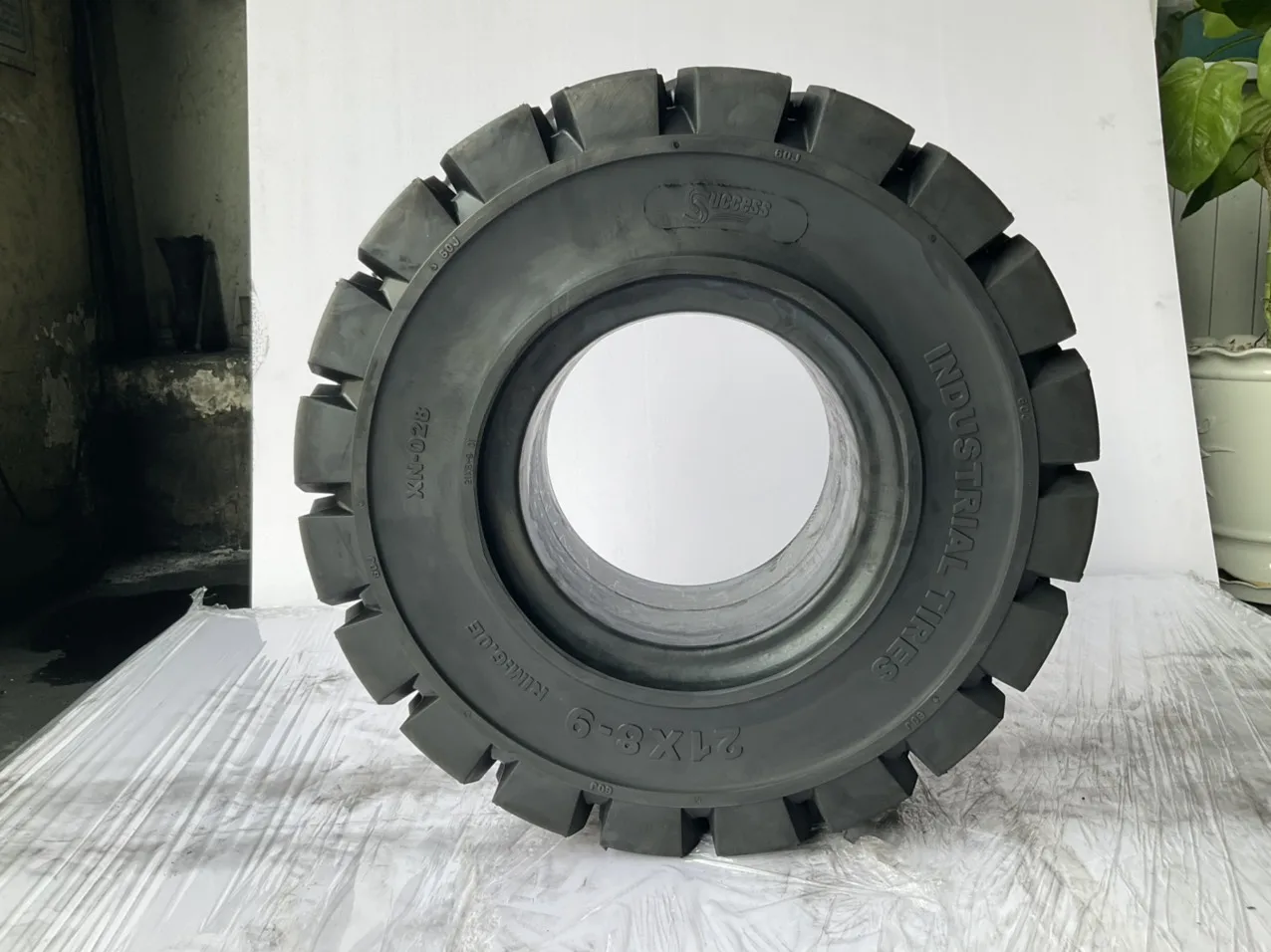 Success Forklift Solid Tire 21x89 Clark Forklift Solid Rubber Tires