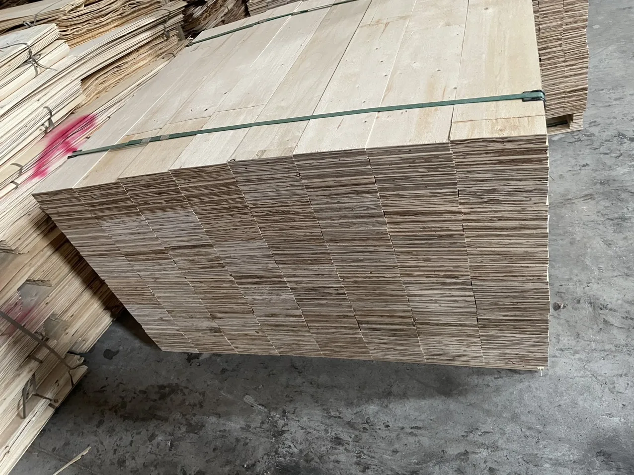 E0 Laminated Veneer Lumber Lvl Plywood Board For Bed Slat Furniture