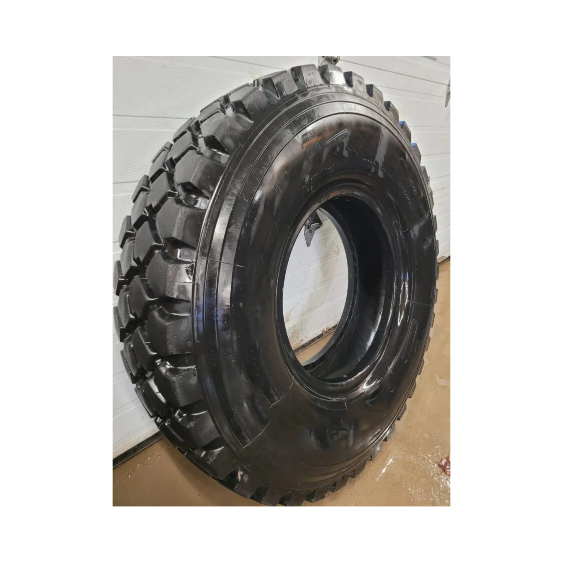 Truck Tires 8.25-20 9.00x20 10.00-20 750r16 12.00r20 1200r24 Cheap ...
