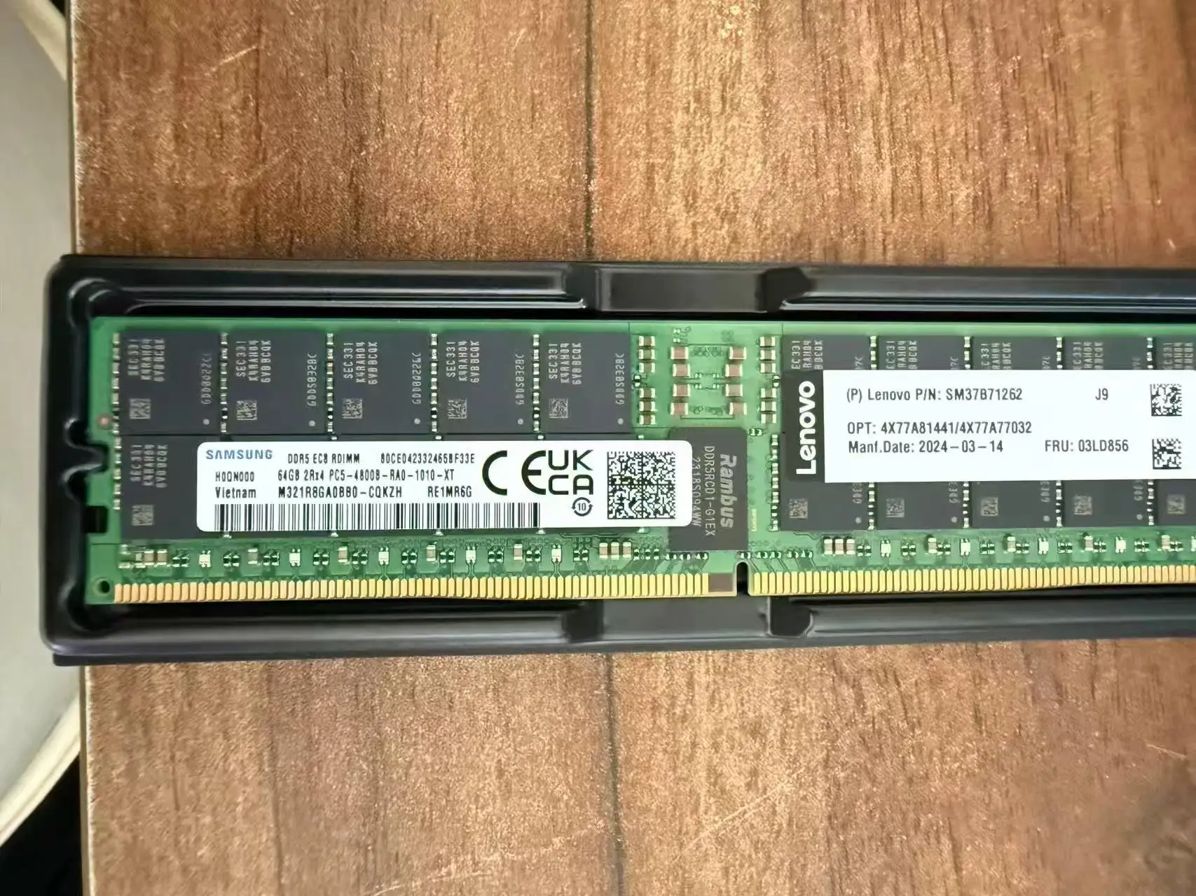 Lenovo ThinkSystem 64 GB TruDDR5 4800 MHz RDIMM (PN: 4X77A77032 / BNF9) - 10 × 4 bulkpakket Enterprise Server-geheugen