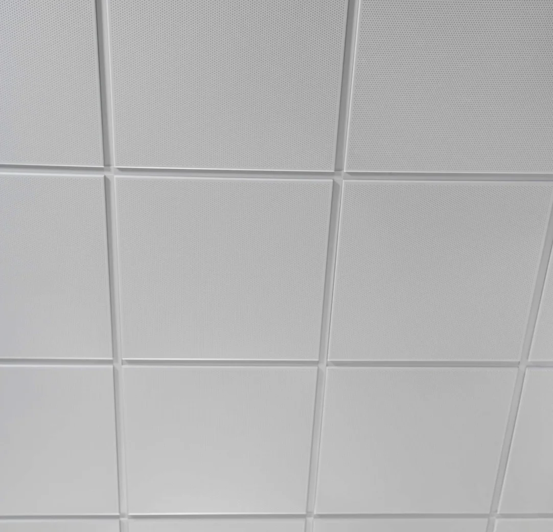 Modern Design Lay-in Lay-on Ceiling Tiles for Home Hotel PVC Wood Grid Tiles with Vinyl Finish Waterproof Ceiling Installation