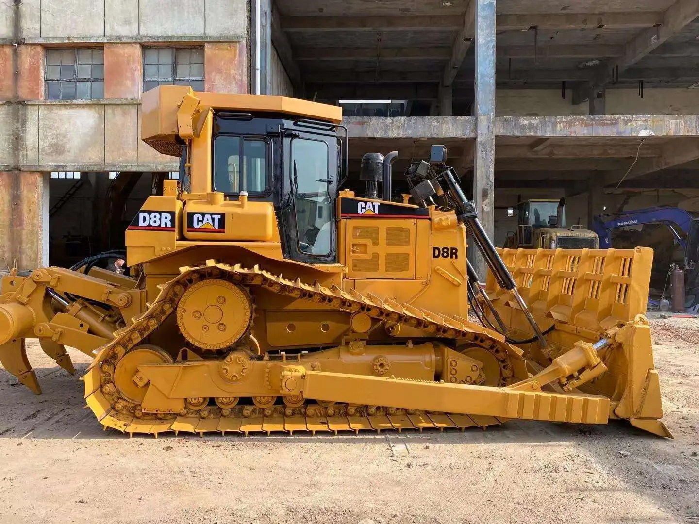 CAT キャタピラー　D8R Used CAT D8R Bulldozer for Sale | 2017 Model, 90% New, Japan