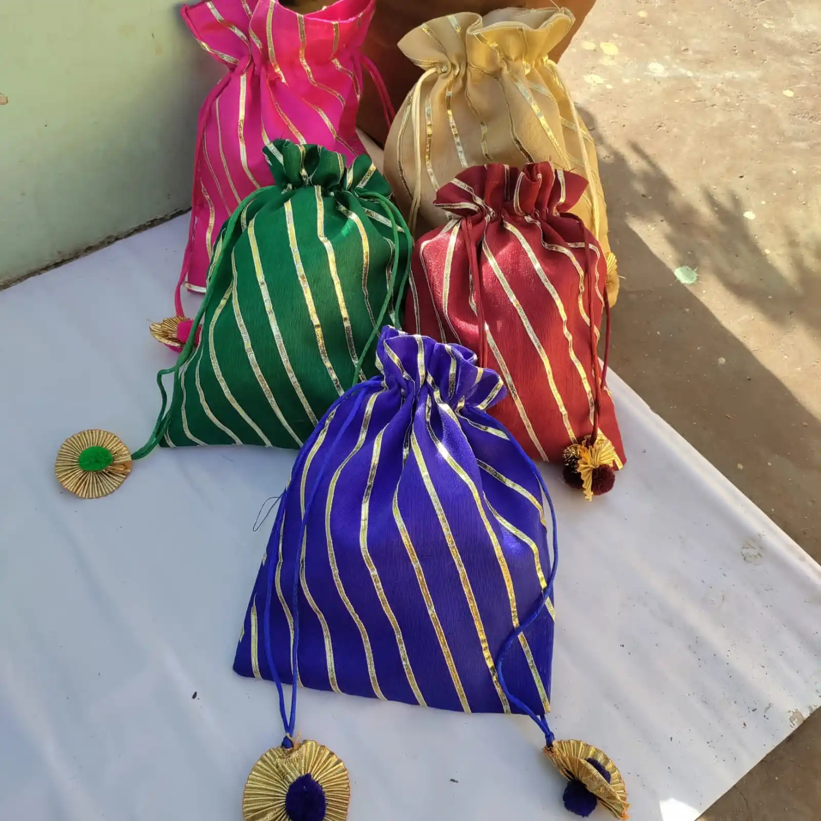 Women's Bags Indian Wedding Return Gift For Guests Ladies Hand Bags Handmade Embroidered Clutch