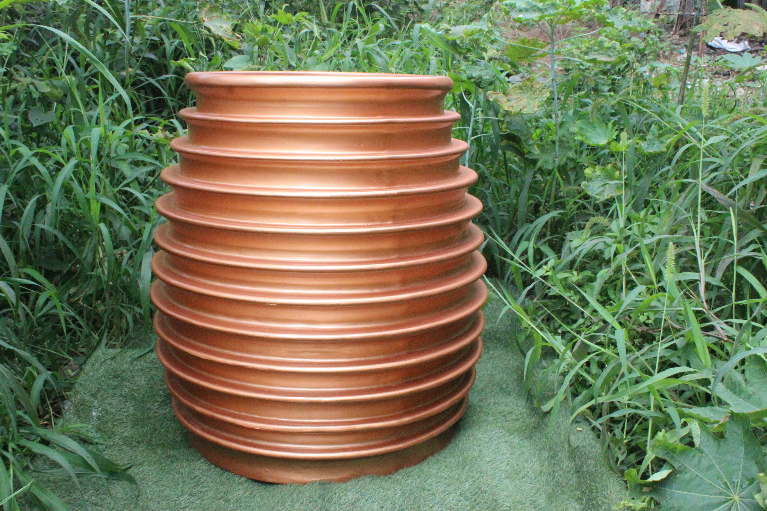 Designer Rounded Gold Color FRP Garden Plant Pot Planter Unique Round Shape for Hotel Home or Mall Use