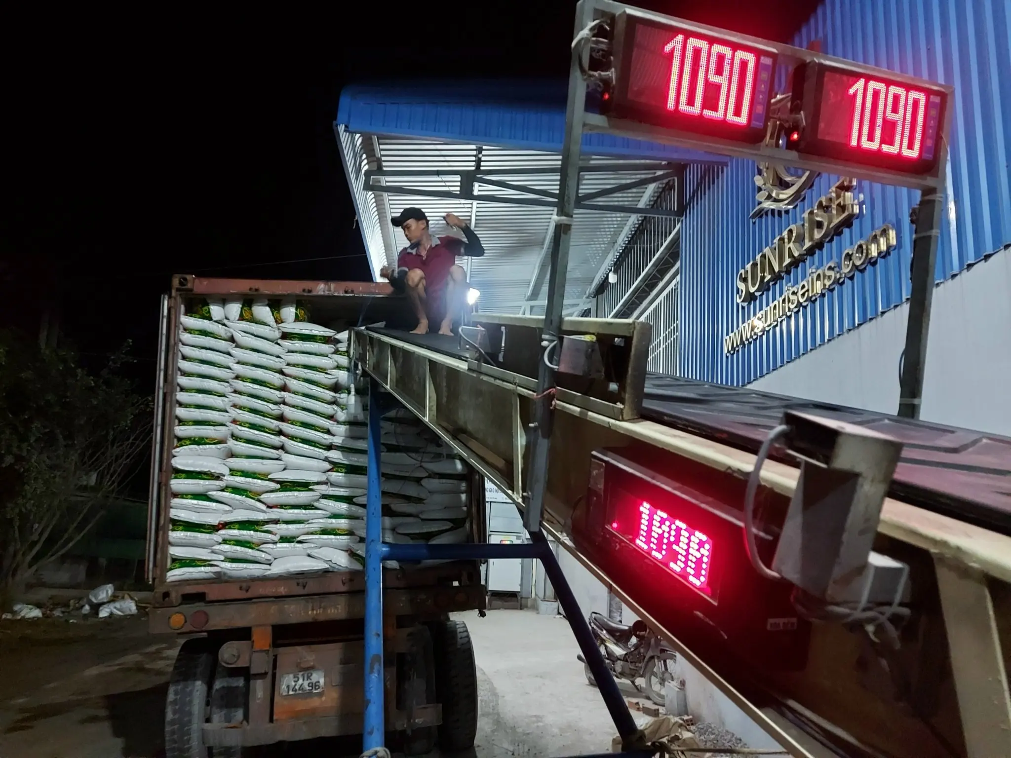 Wholesale Vietnam Rice Exporter Specialty Jasmine Rice Broken 5 With