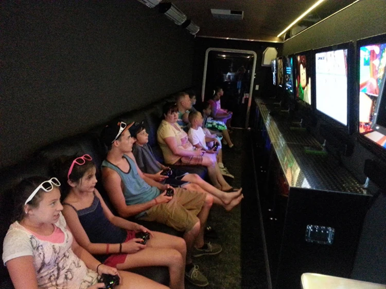 Customized Mobile Video Game Trailer Multifunctional Food Trailer Children's Party Game Truck Theatre Gaming Trailer