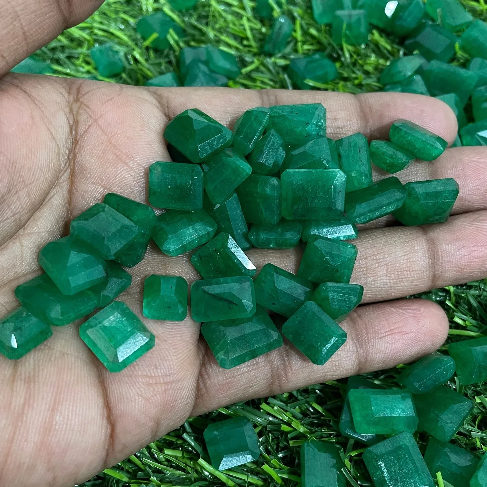 Export Selling New Design Jewellery Making Emerald Loose Gemstones Available at Wholesale Price From Indian Exporter
