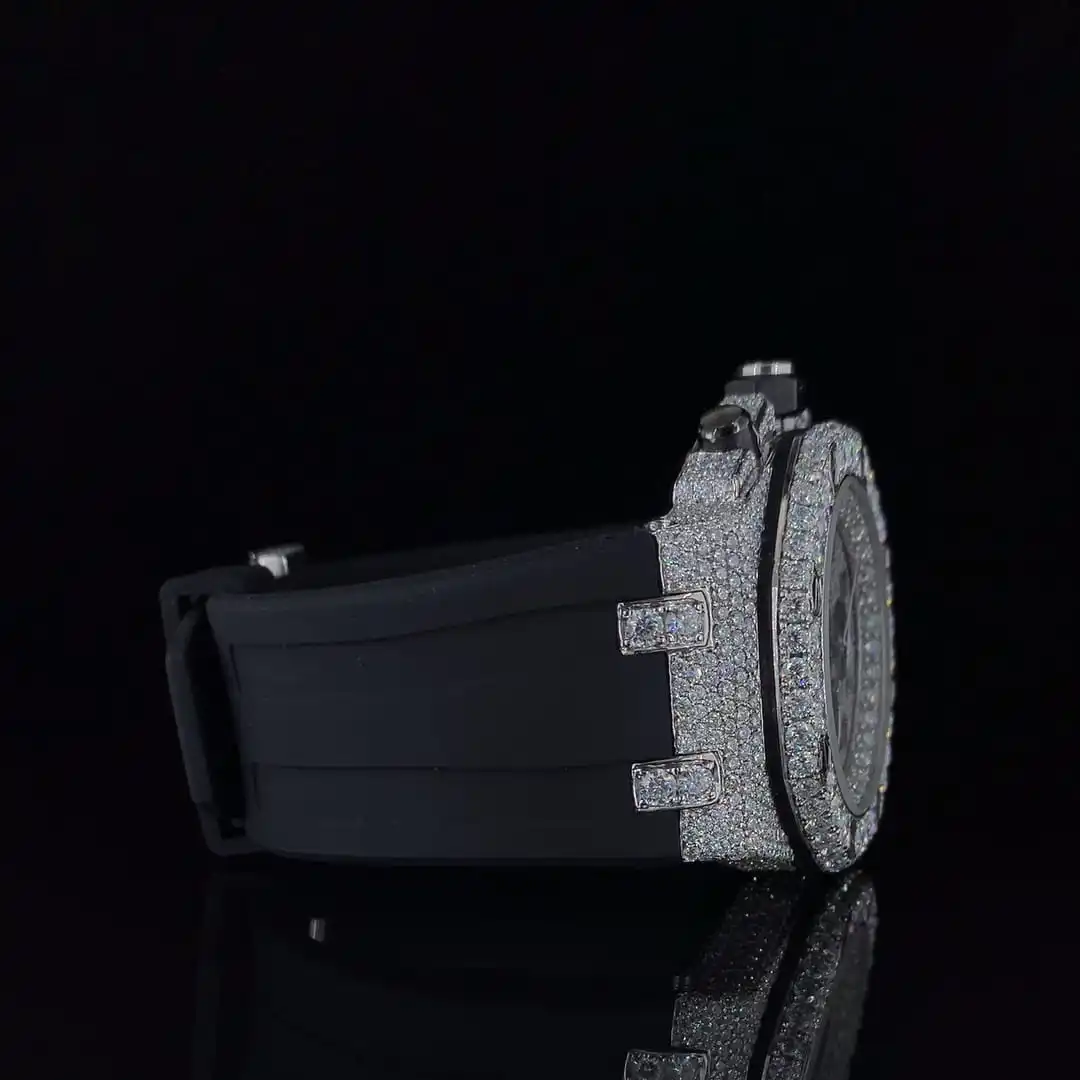 Full Iced Out Analog Round Dial Men Hip Hop Watch With Rubber Belt / High Quality Moissanite Watch With Full Working Crono Dial