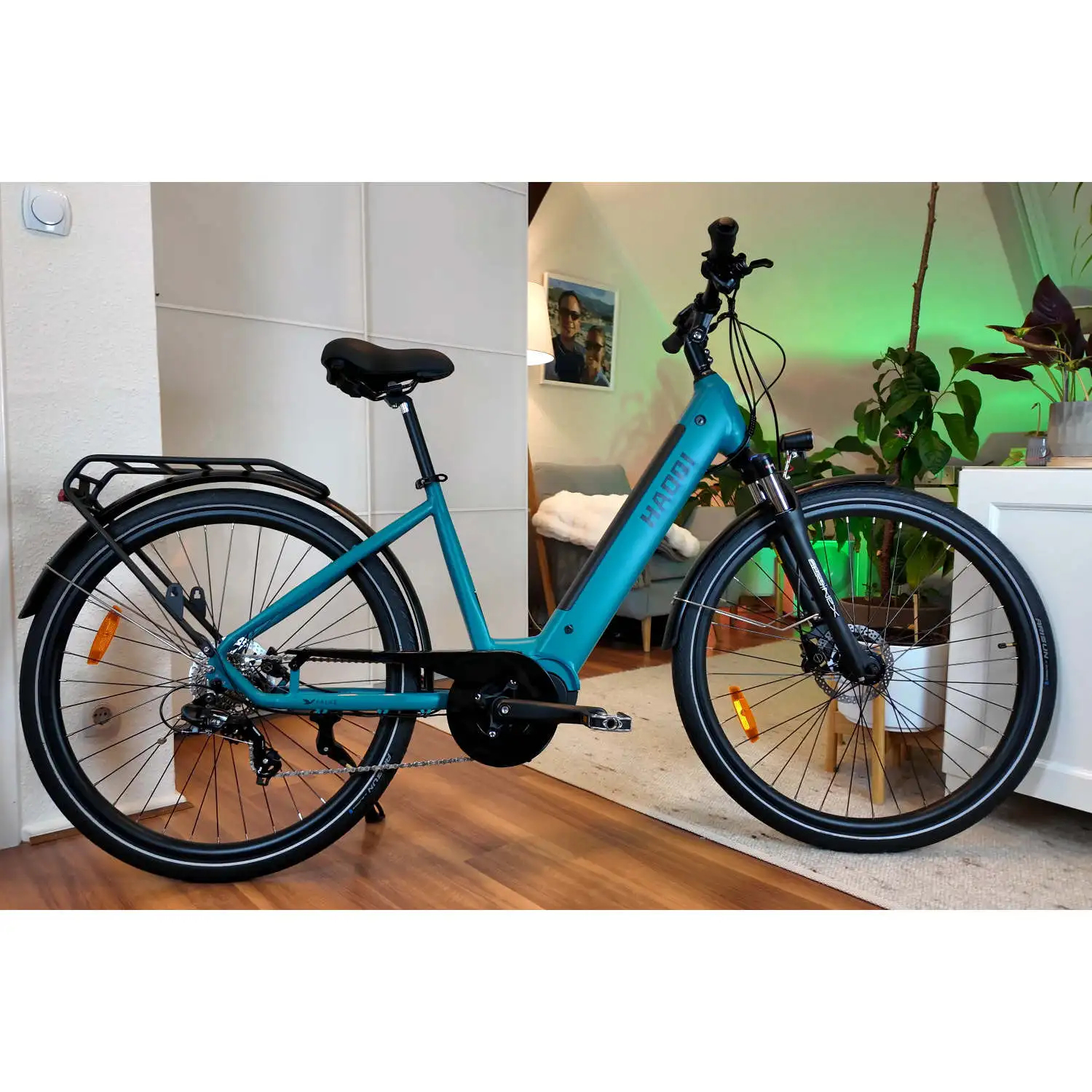 HAOQI Falke Step Thru Electric City Bike 250W 48V 15Ah Integrated Battery 50km Range with Central and Rear Hub Motors