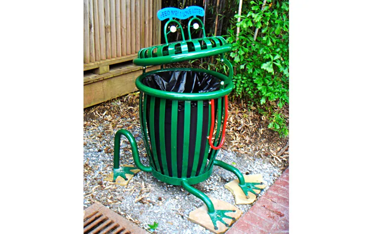 Frog Trash Can Unique Trash Receptacle Creative Dustbin for the Kids in Garden Zoo