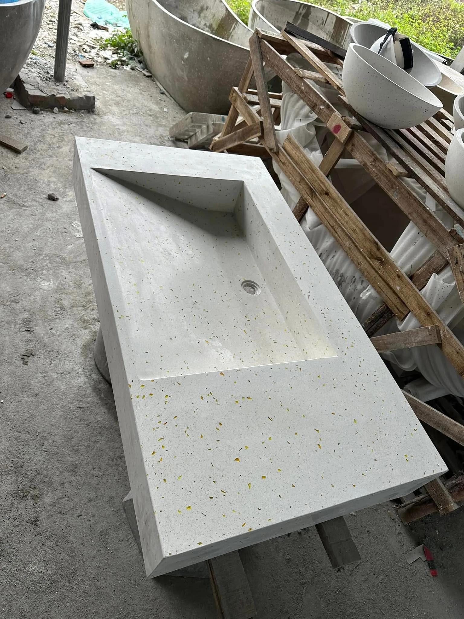 Easy-to-Assemble Modern Design Wall-Hung Concrete Sink Wash Basin for Garage, Shed, Laundry Room, Bathroom, or Patio Use.