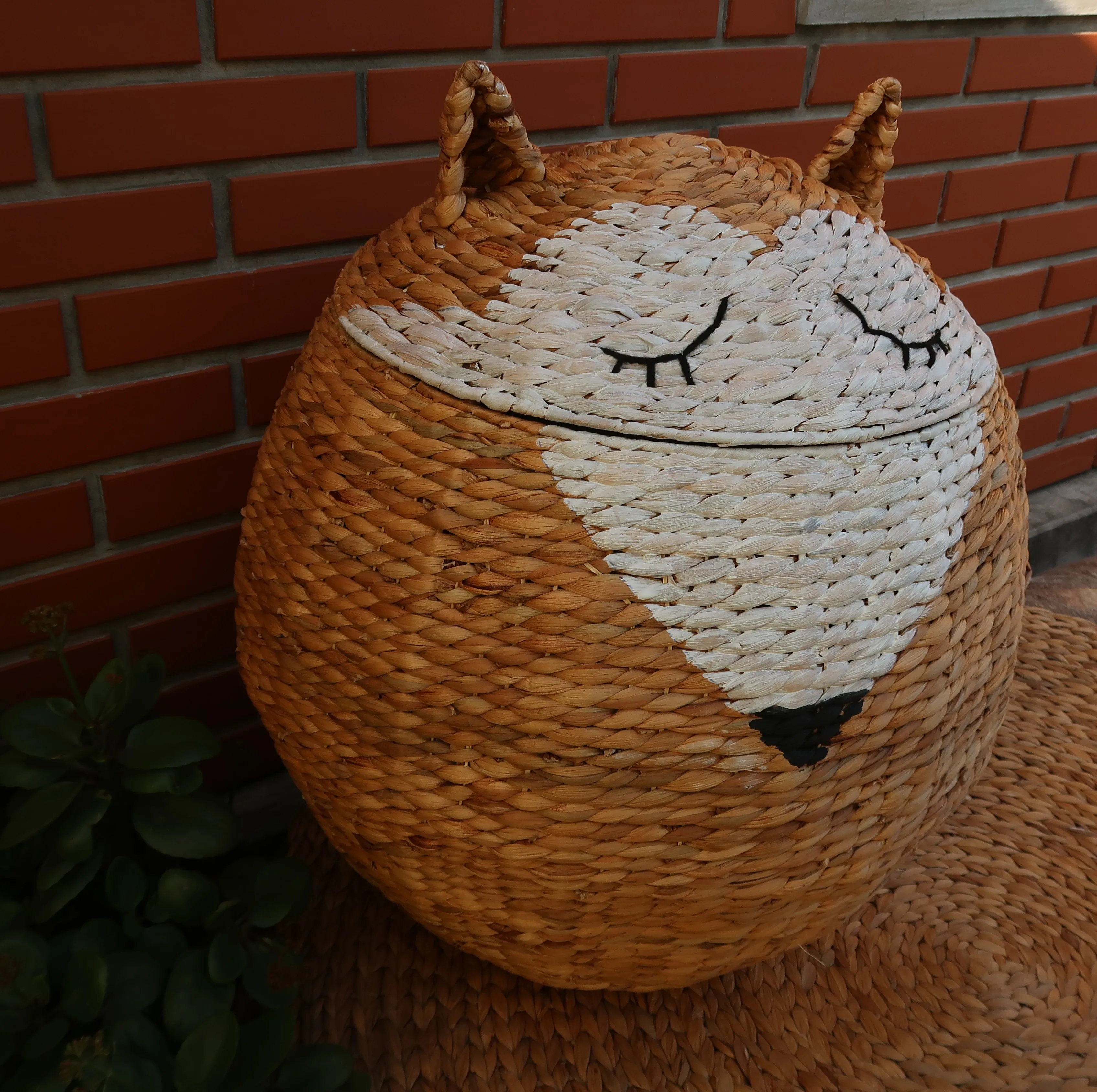 Meticulously Handcrafted Wicker Basket, Complete with a Lid, Offers a Stylish and Practical Storage Solution Made in Vietnam.