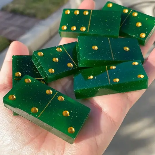 High Quality Resin Epoxy Large Size Resin Dominoes 28 Piece Set with Bag Natural Dominoes Sets Black Numbers Kids Outdoor Games