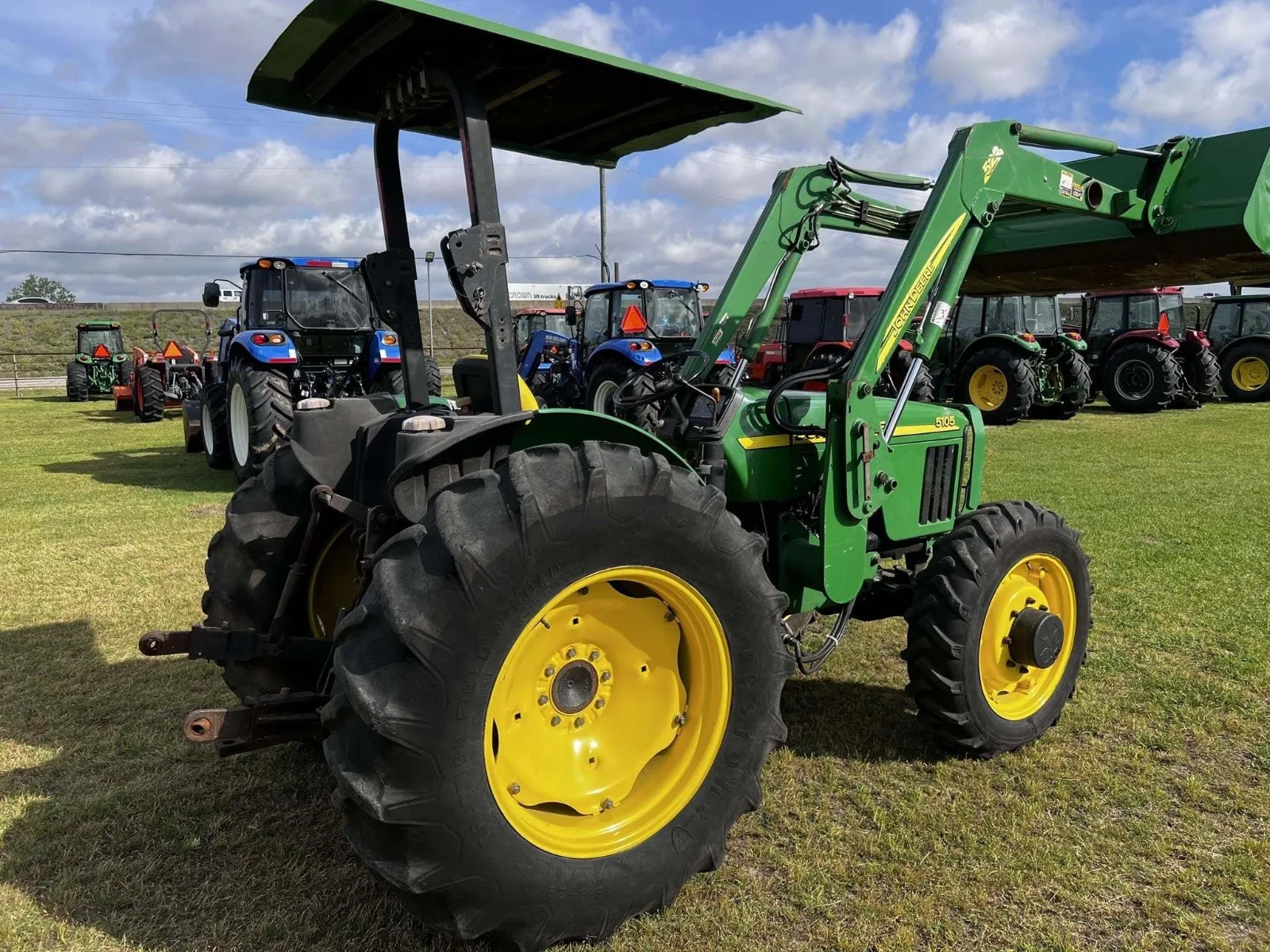 Original Farming Tractor Fairly Used John Dear 5105 Farm tractor With Front Loader John Dear 5105 4x4 Tractor in Stock Now