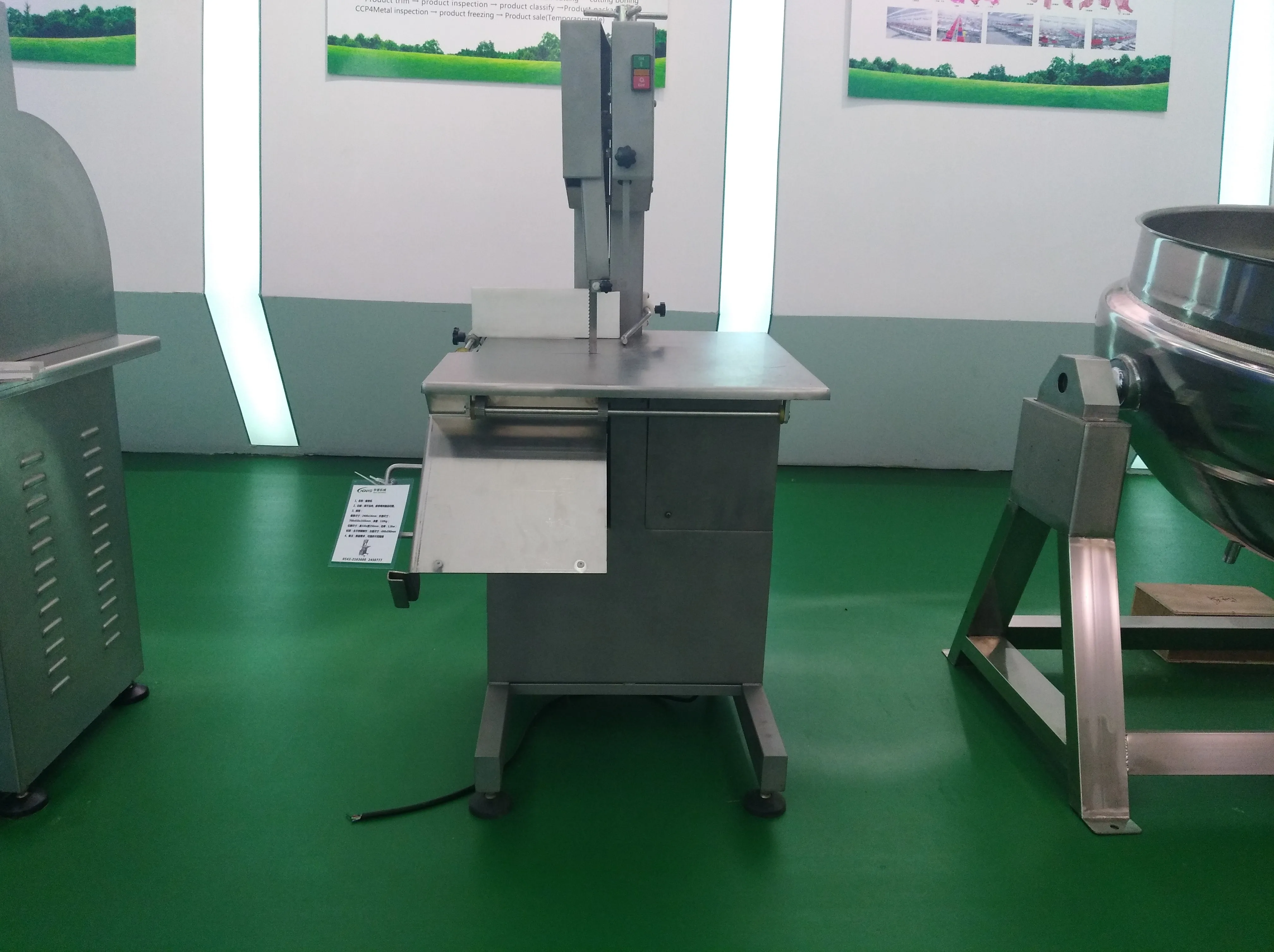 Industrial vertical bone saw machine for cutting frozen beef, pork and fish in meat processing plants and slaughterhouses