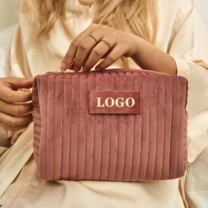 Wholesale Custom Printed Logo Personalised Zipper Cosmetics Pouch Organizer Quilted Velvet Makeup Bags