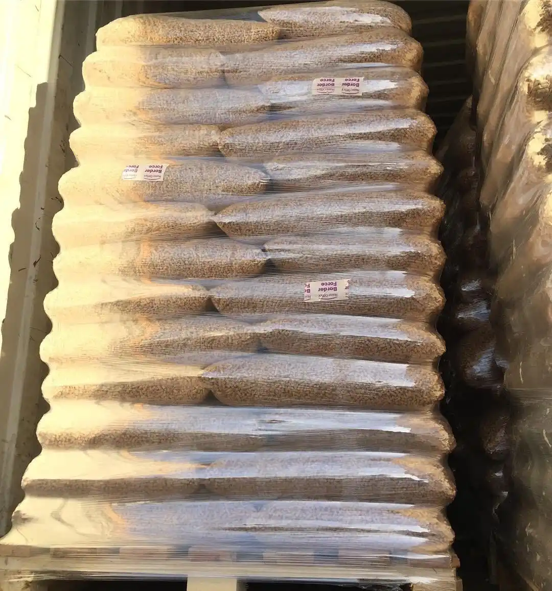 Best Price Europe En Plusa1 Pine Wood Pellets / Wood Pellet Size 6mm