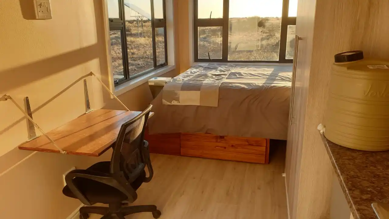 Prefabricated Portable Container Home Grade 8 Earthquake 10 Wind Resistance Steel Frame Construction Tiny Home (19x20ft)