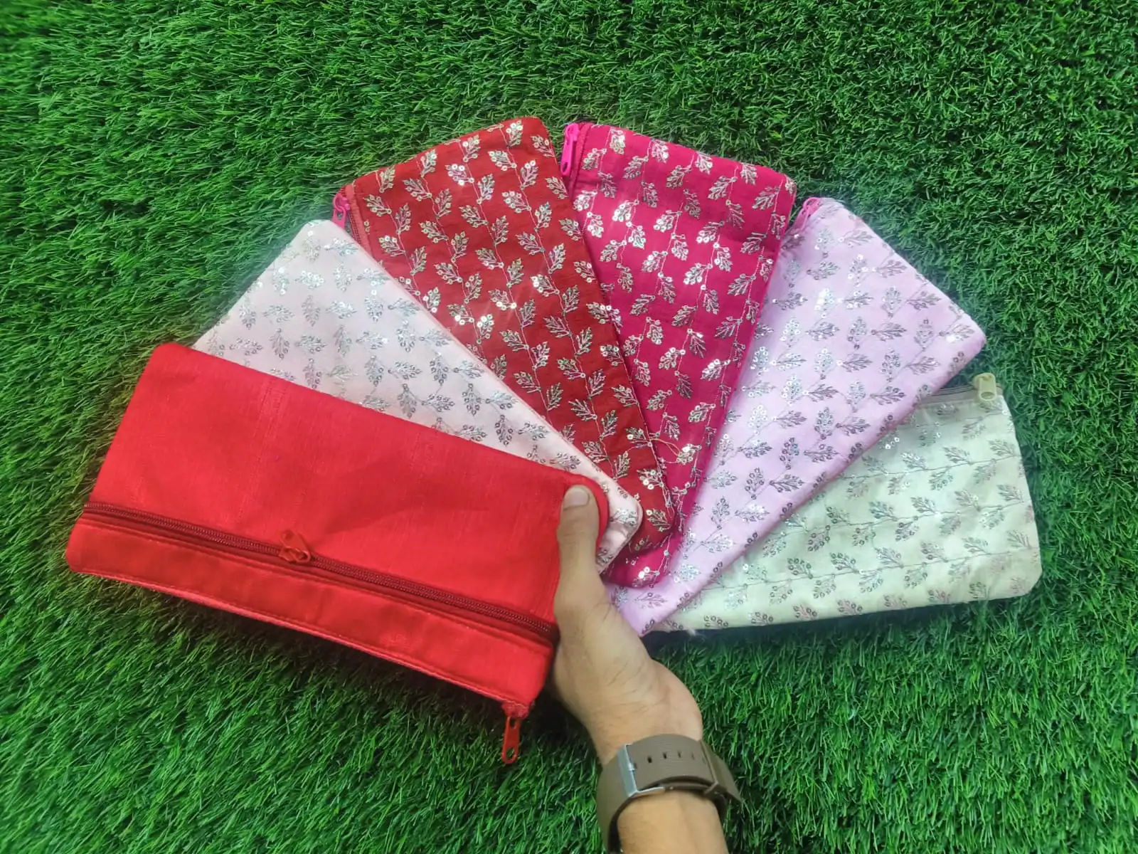Stylish Fashionable Embroidered Return Gift Pouches with Cotton Lining and Zipper Closure for Decorations