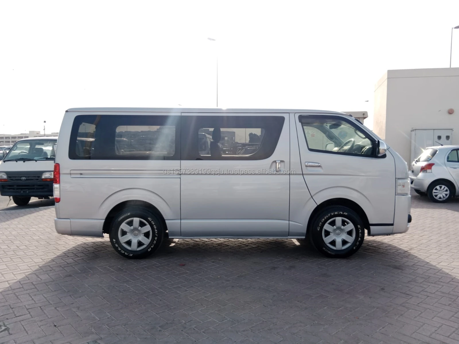 Used Toyota Hiace Vans: Amazing Deals & Photos! - 71avh2o