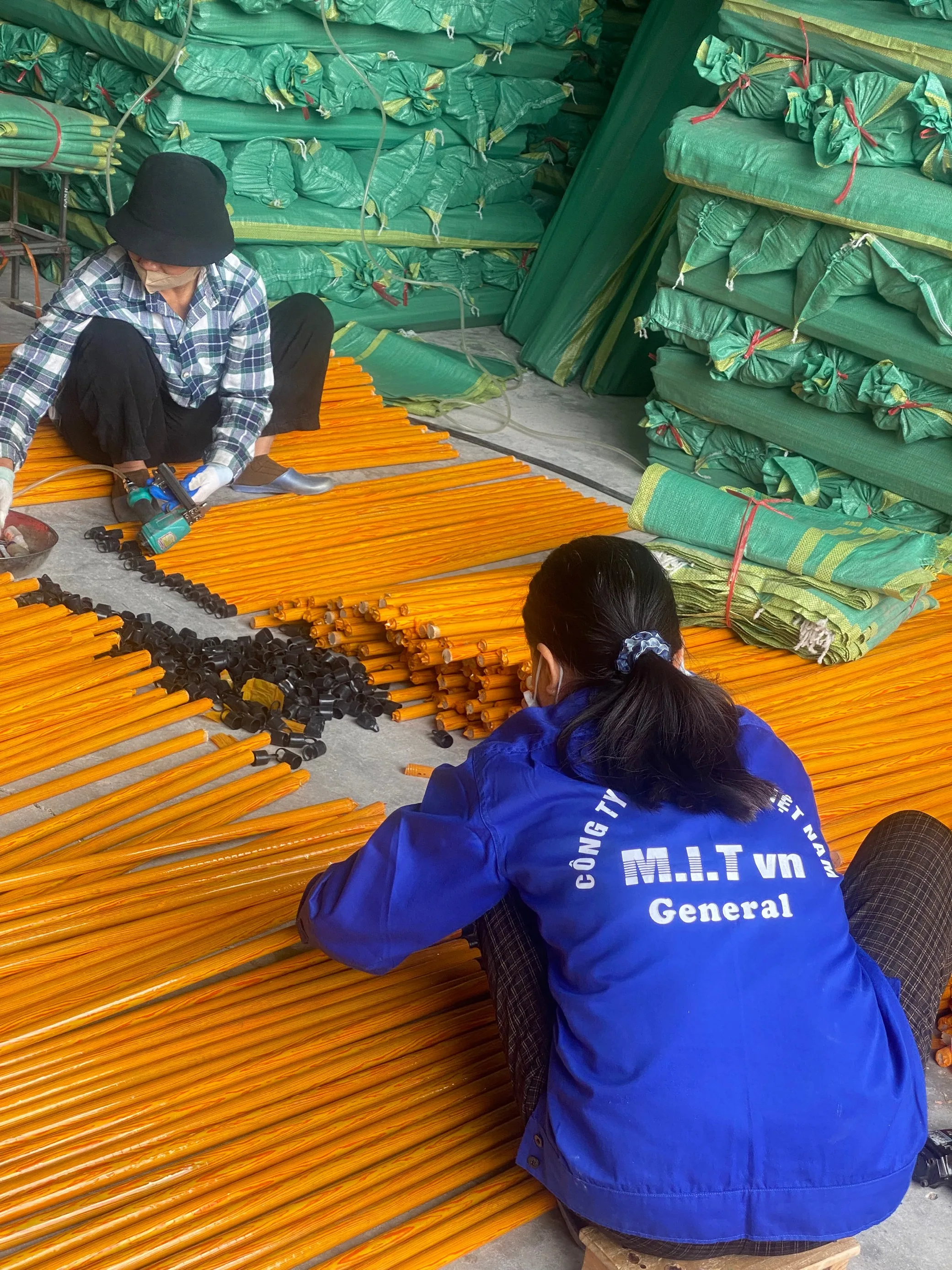 Wooden Broom Handle Flower Color Design Pvc Coated Sleeves Factory Of