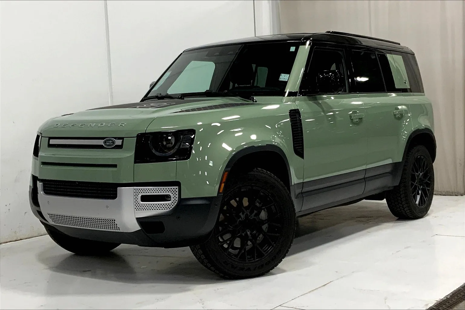 Fairly Used Lands Rovers Defenders P400x Mhev 3.0l Awd 7 Seater