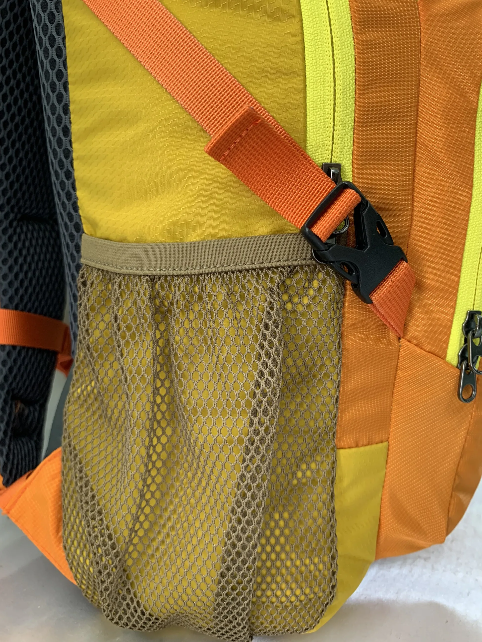 Outdoor Fashion Backpack Hiking Backpack Nylon Material 210d Rip Pu2